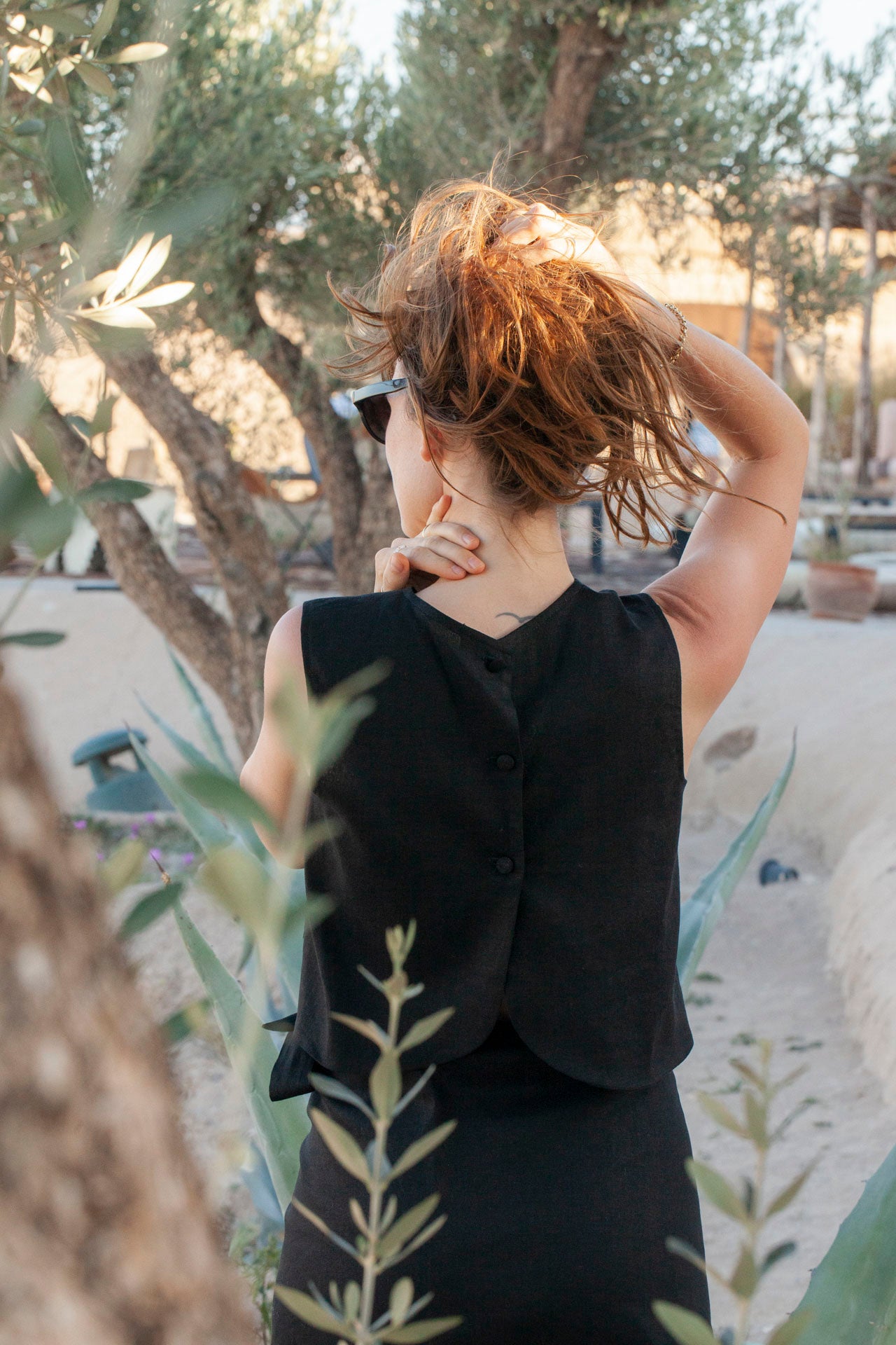 linen top - ANNA LISA - black