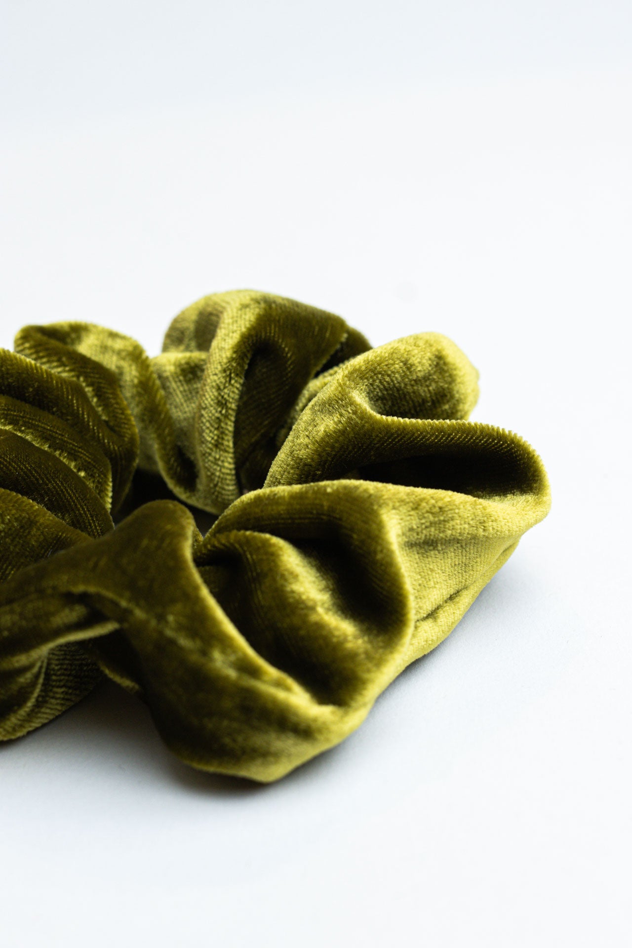 scrunchie - MEDINA velvet silk - green kiwi