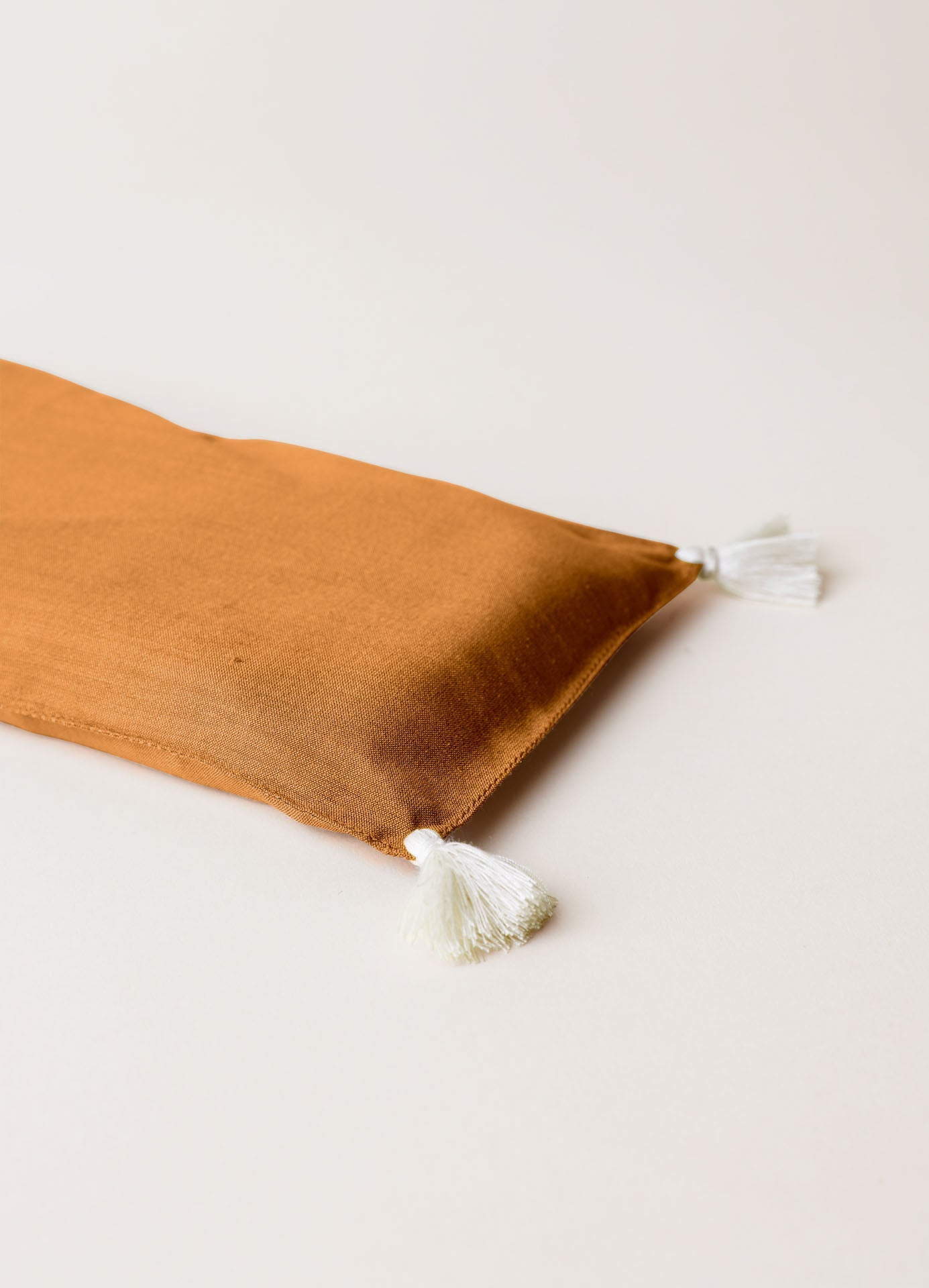 eye pillow - RAHA tassels - cognac
