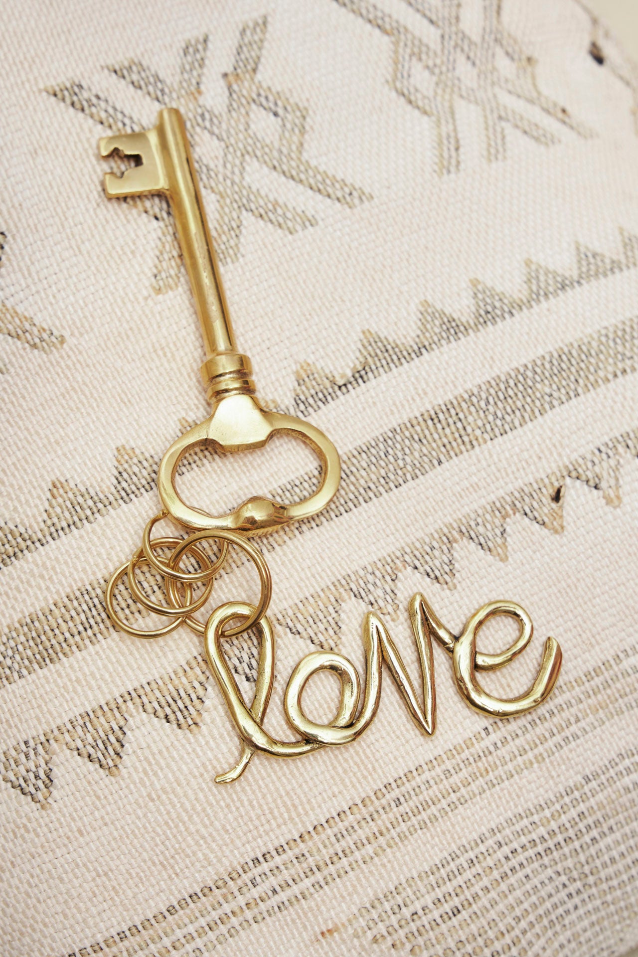 key pendant - MOUNA - love