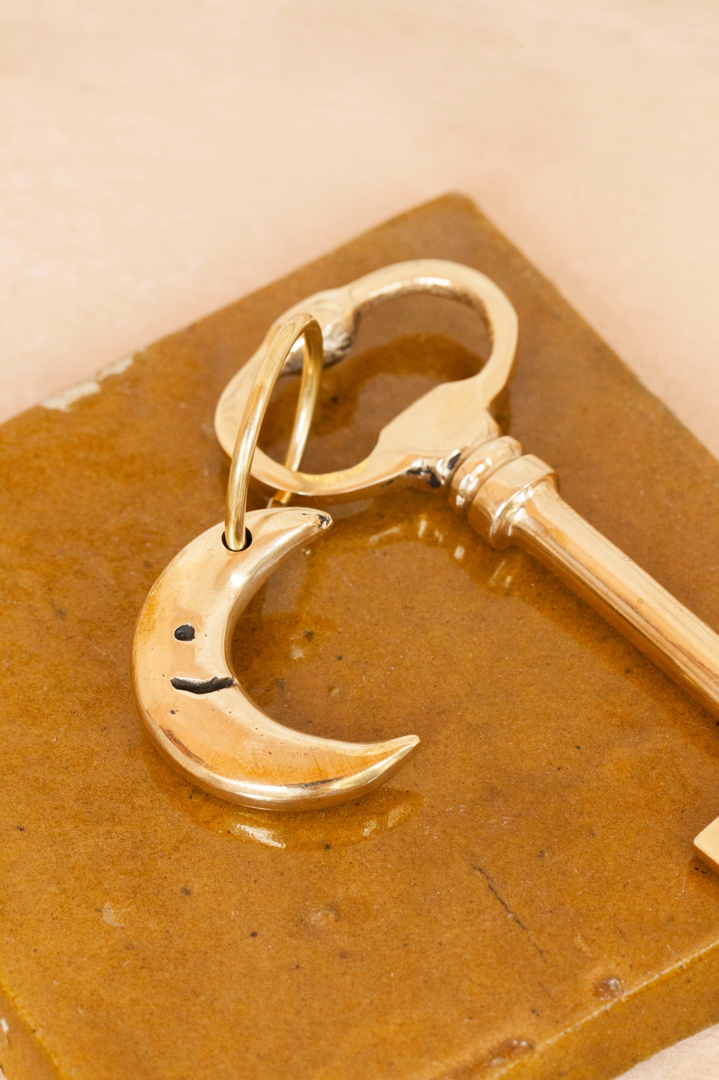 key pendant - MOUNA - moon