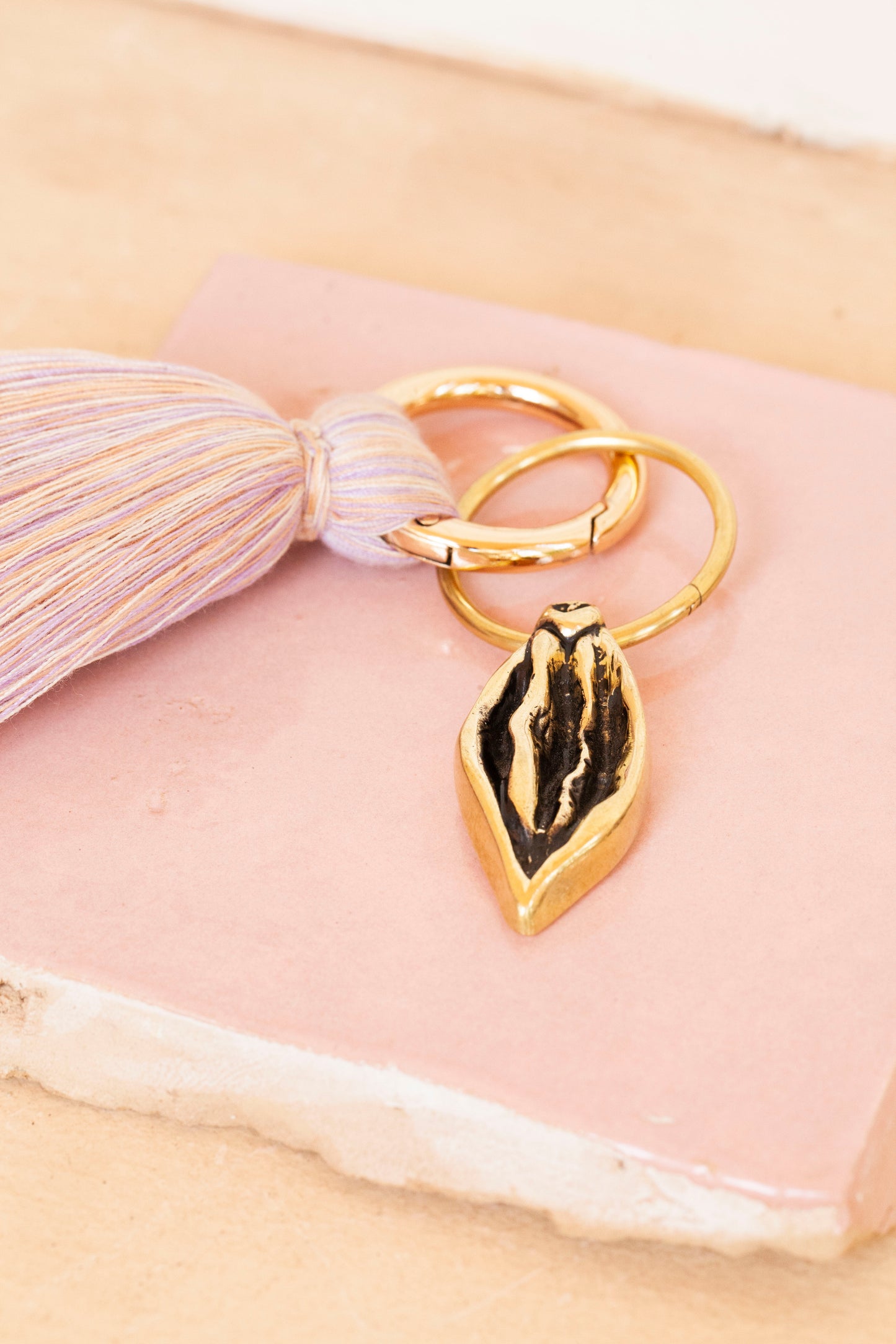 key pendant - MOUNA - vulva