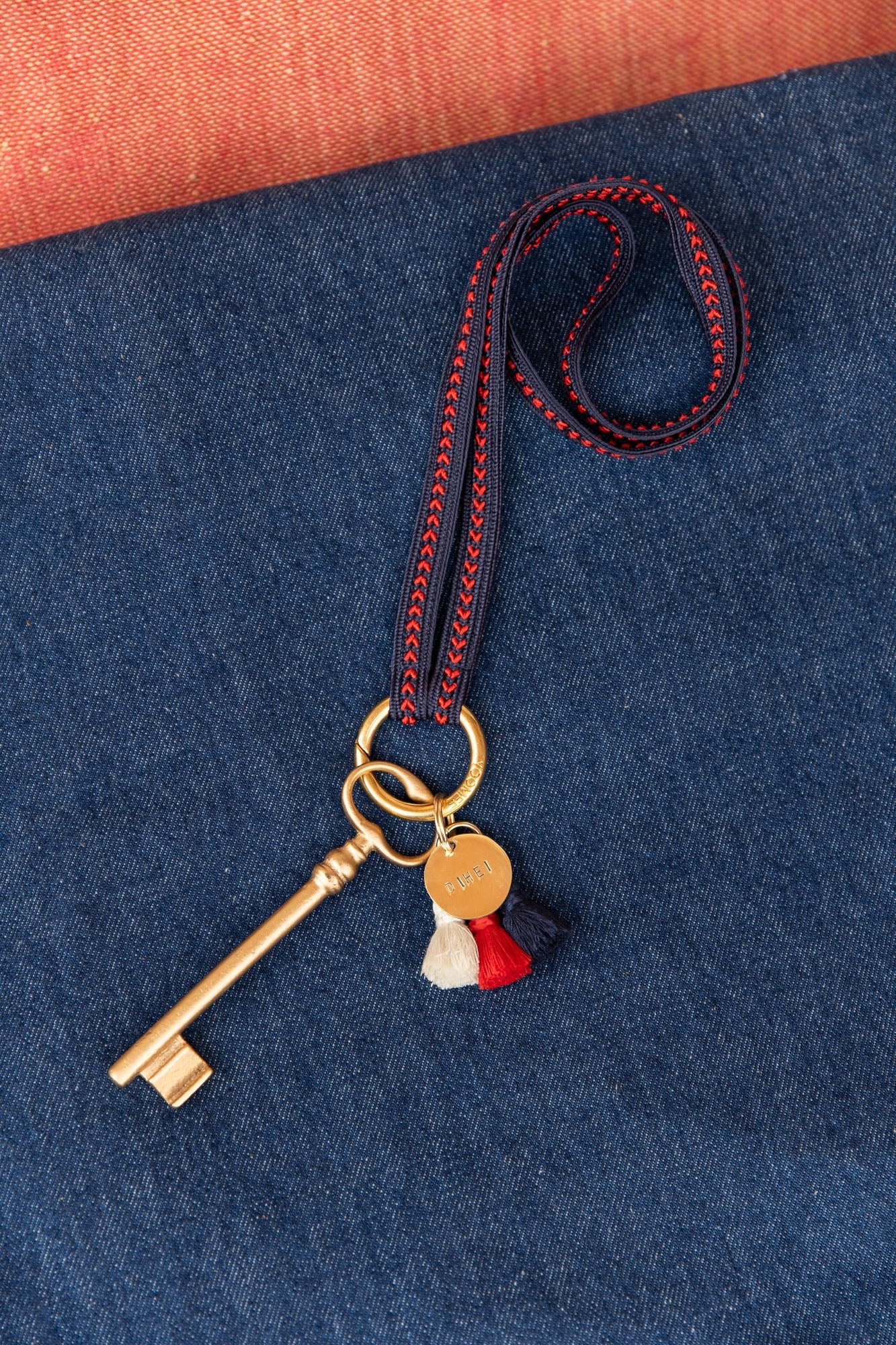 keychain band - ZAHRA - love