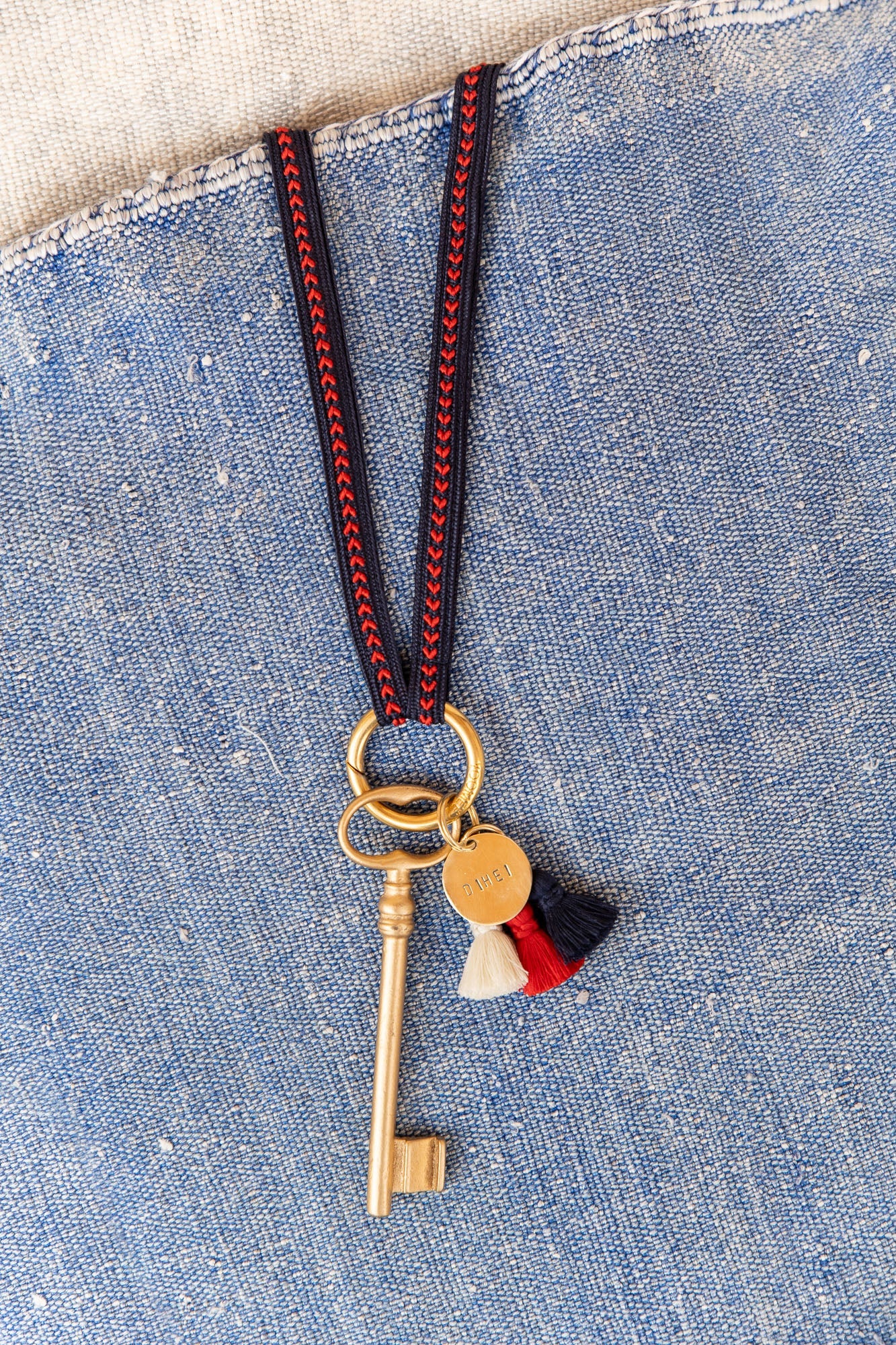 keychain band - ZAHRA - love