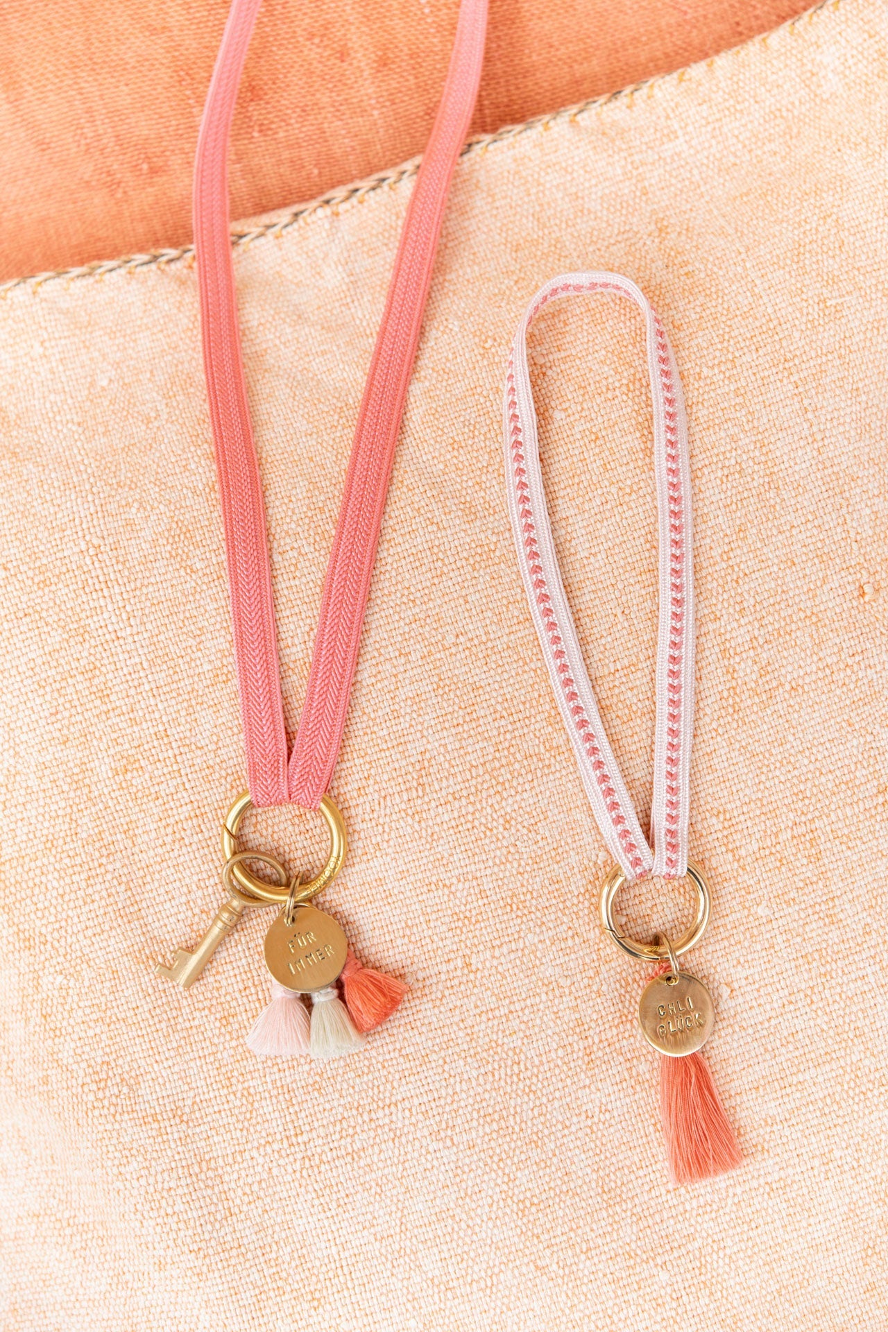 keychain band - ZAHRA - flamingo