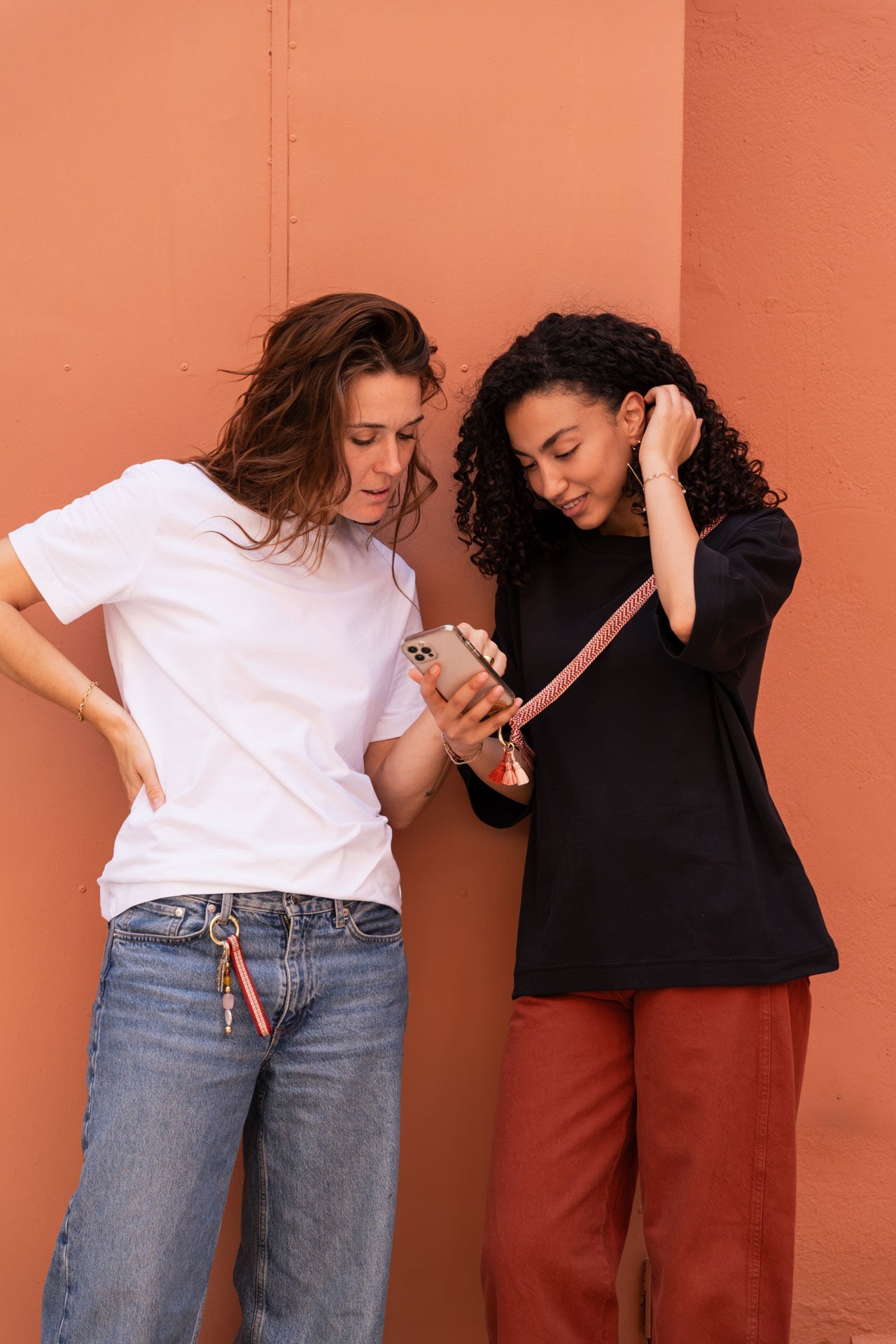 phonechain band - ZAHRA - red clay