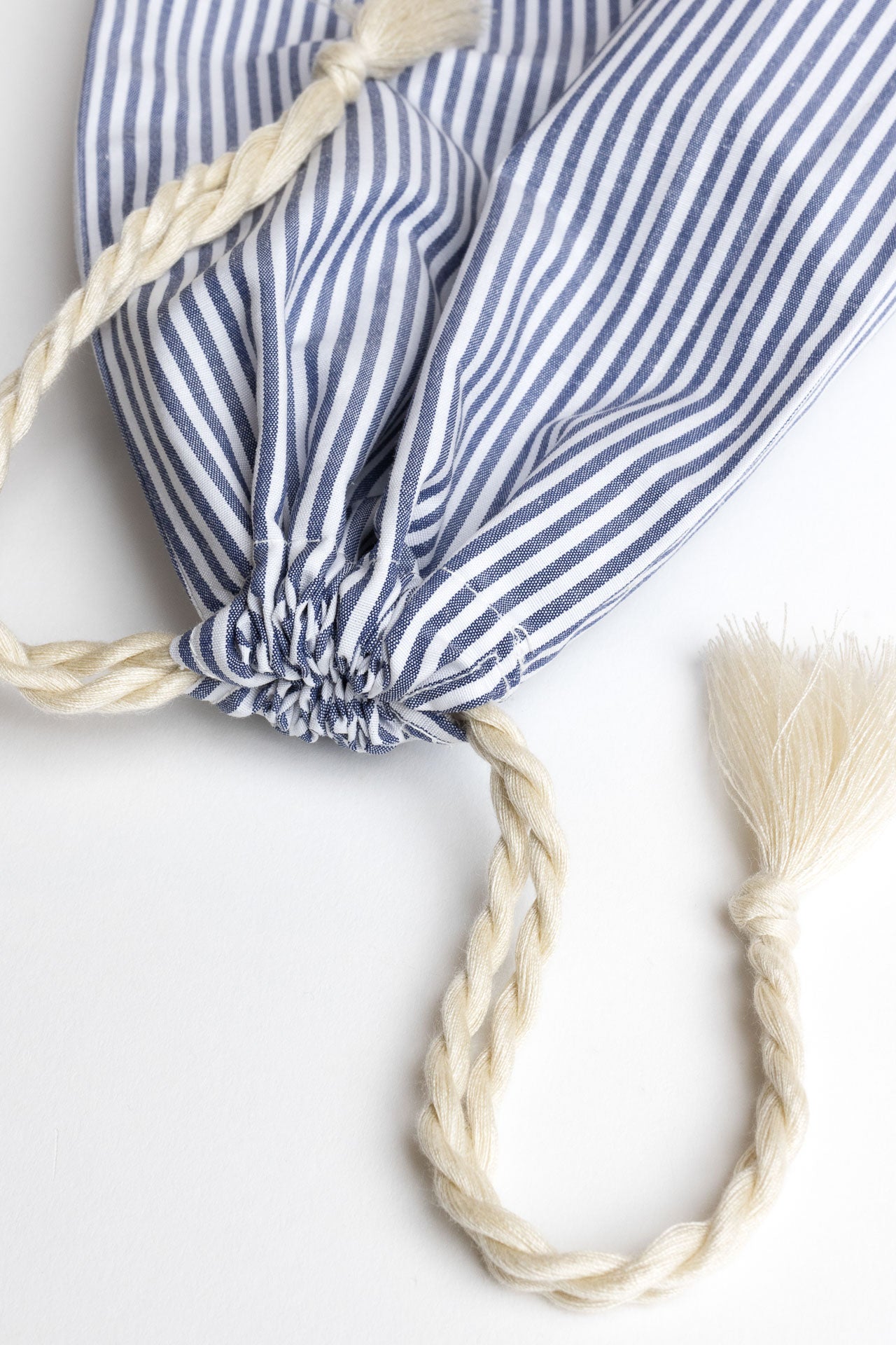 present pouch - FAHRA - lines blue