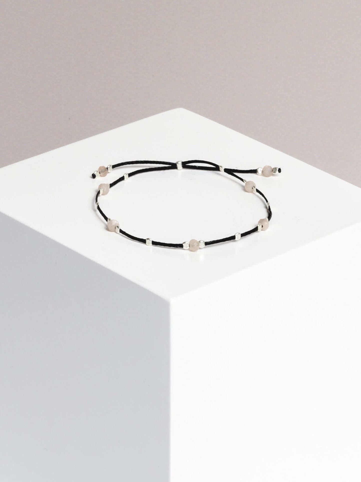 bracelet - CRYSTAL DOTS - peach moonstone