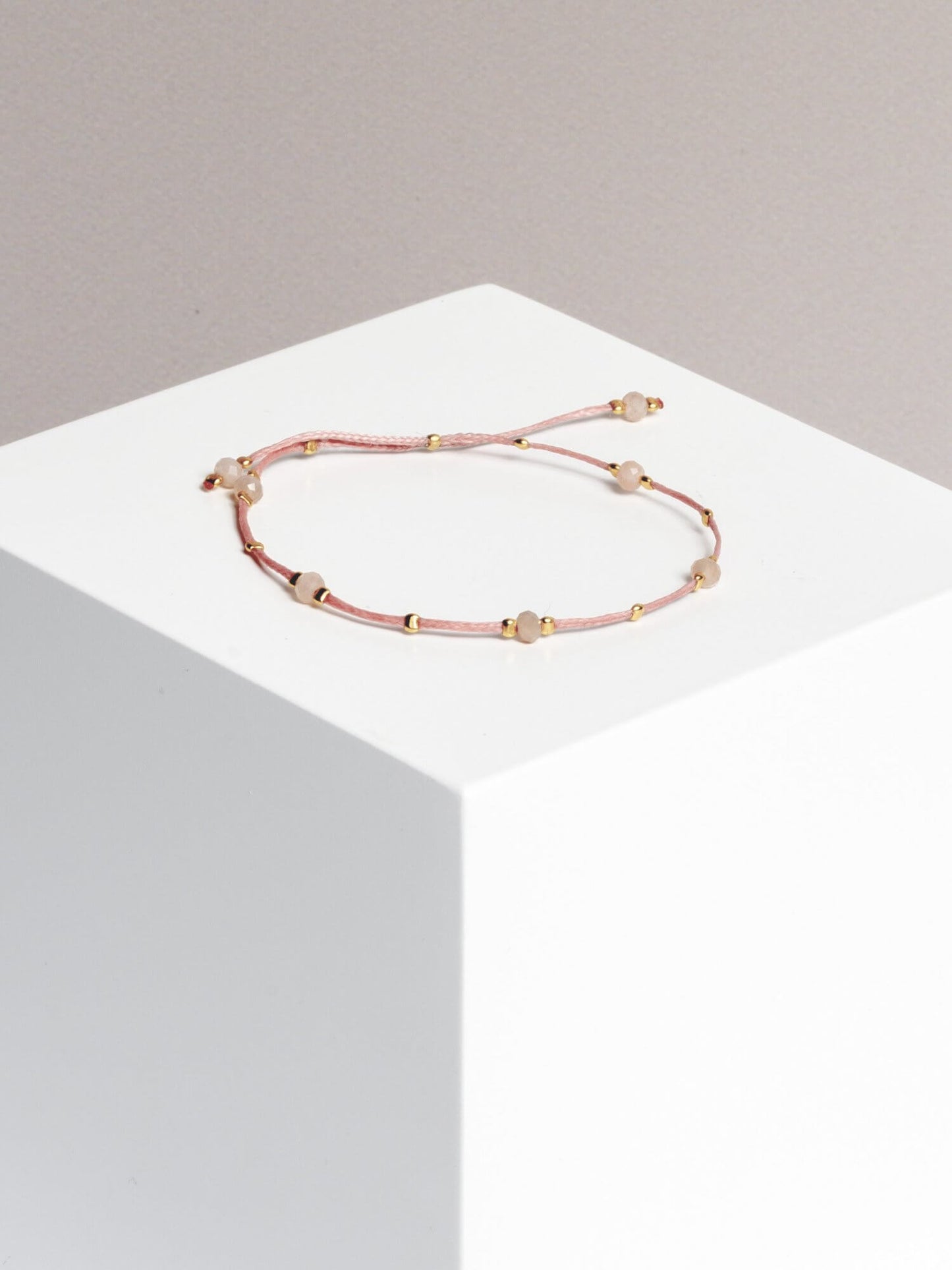 bracelet - CRYSTAL DOTS - peach moonstone