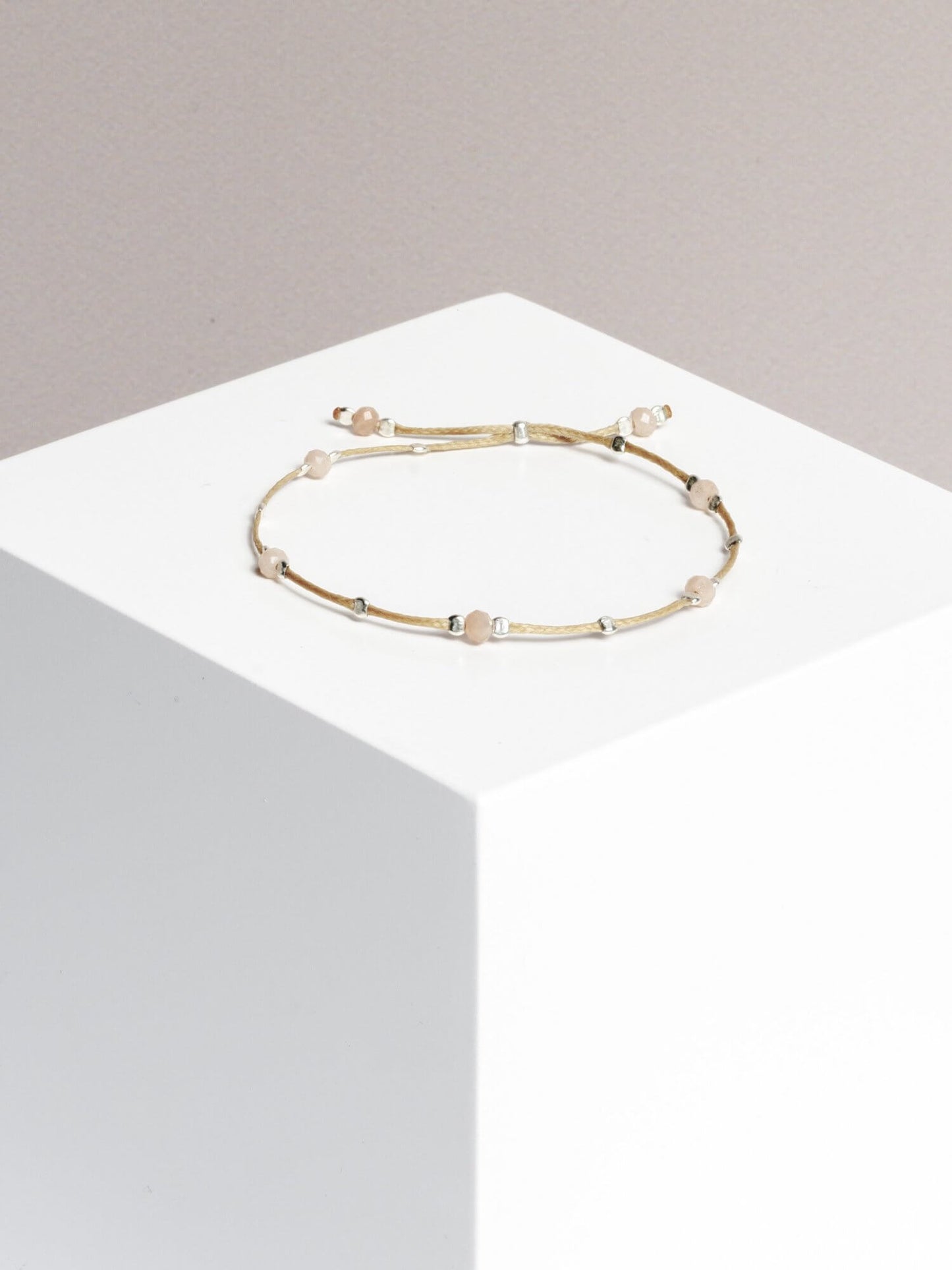 bracelet - CRYSTAL DOTS - peach moonstone