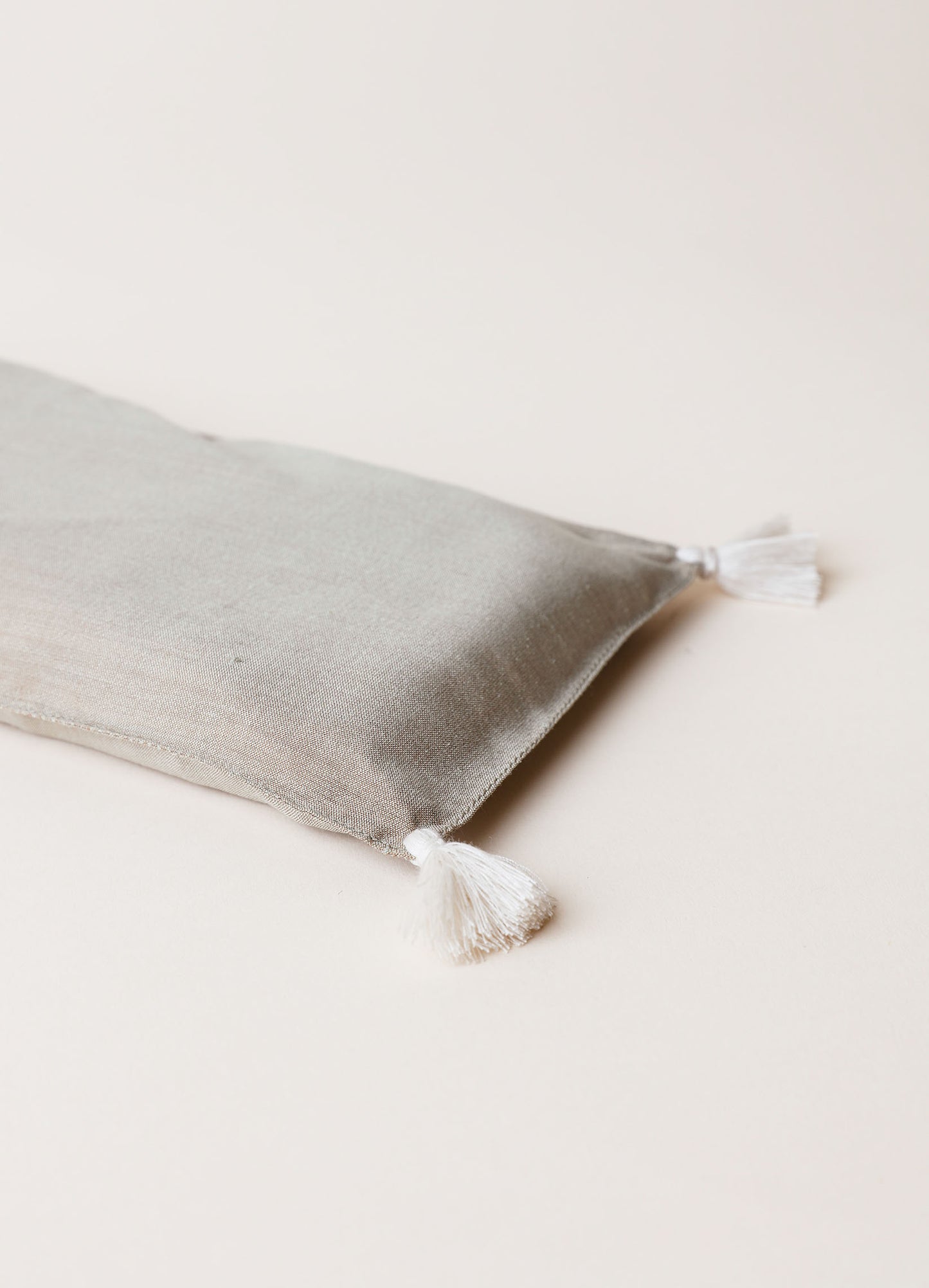 eye pillow - RAHA tassels - pine