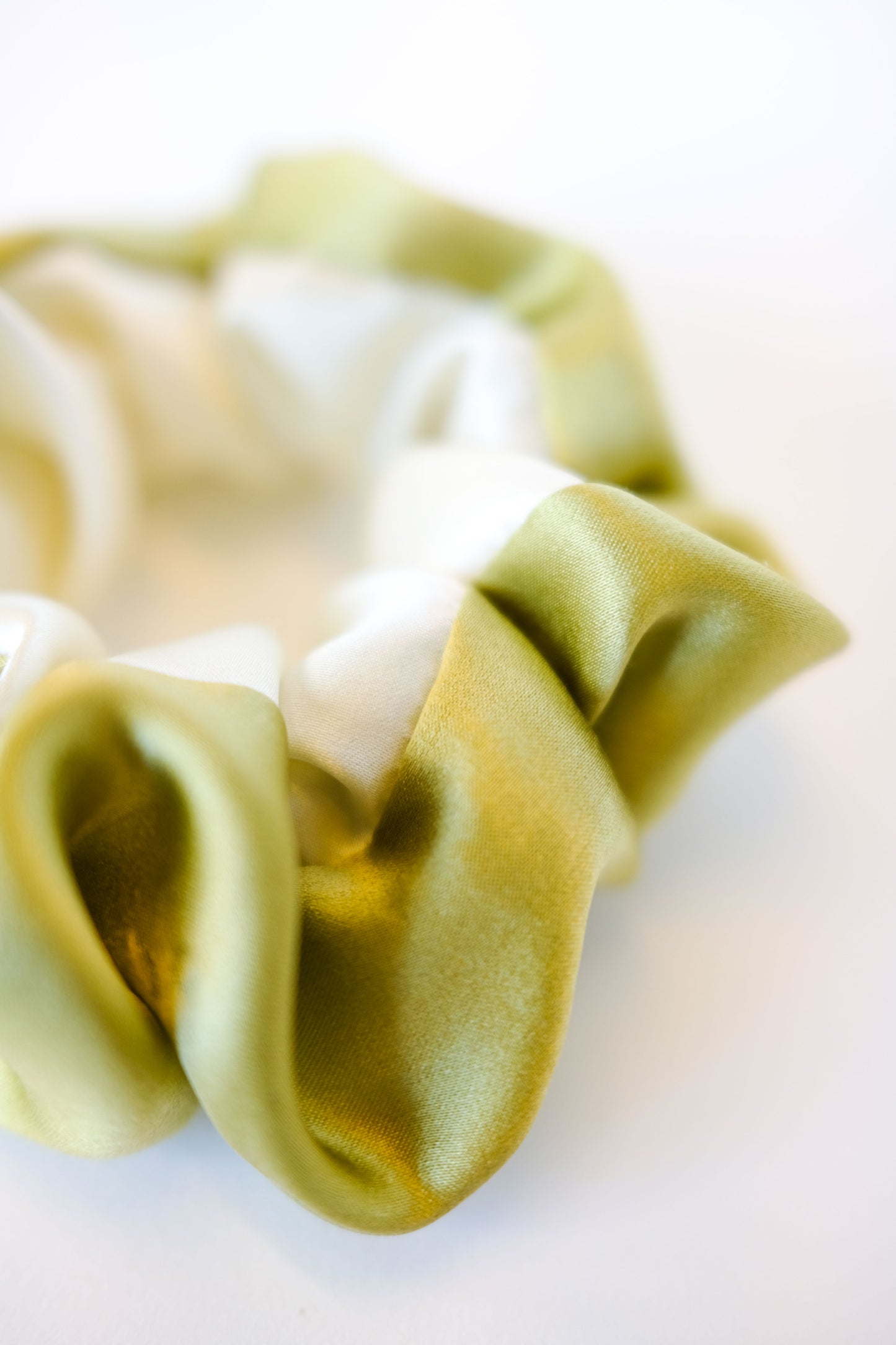 scrunchie - MEDINA silk - green / offwhite