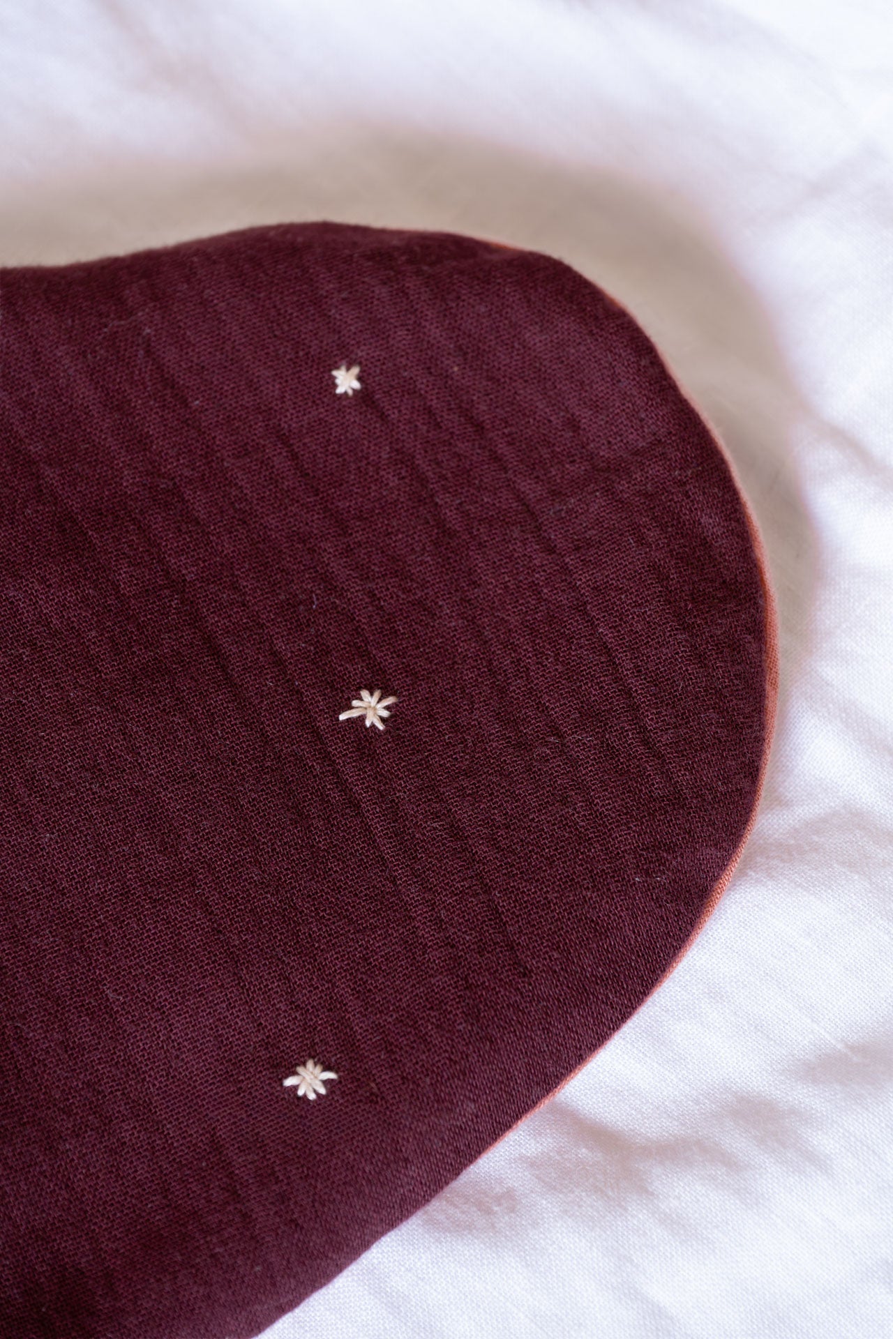 belly pillow - RAHA stars - bordeaux/apricot