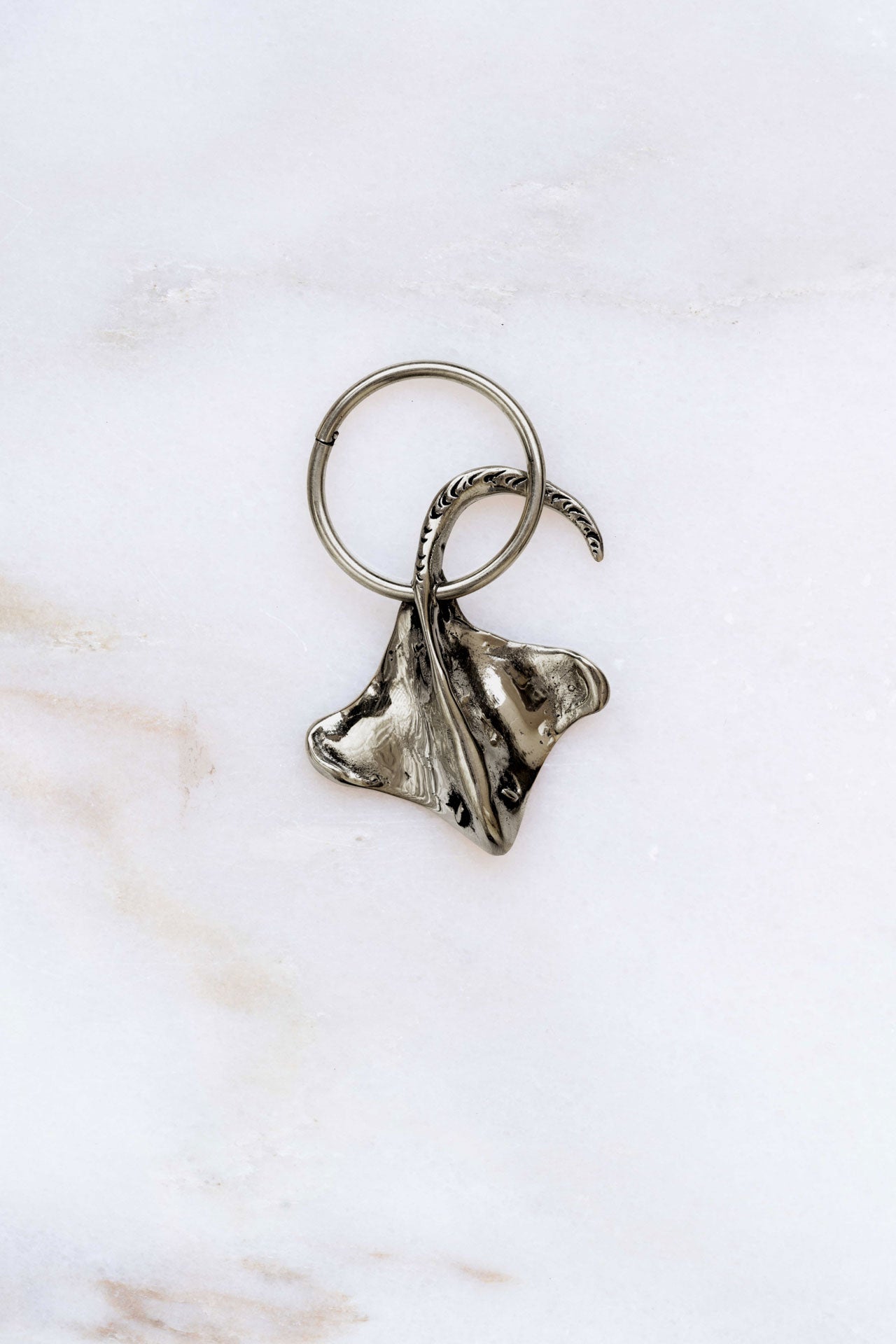 key pendant - MOUNA - manta ray