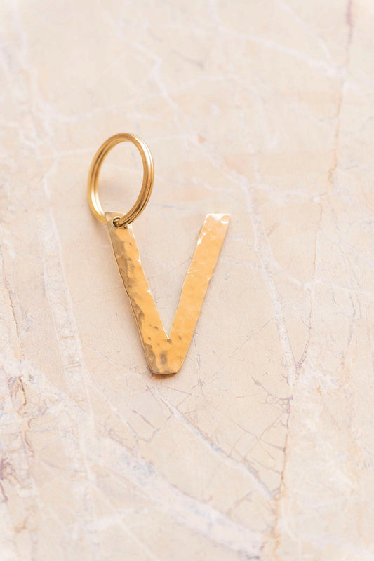 letter pendant - ISMI - "V"