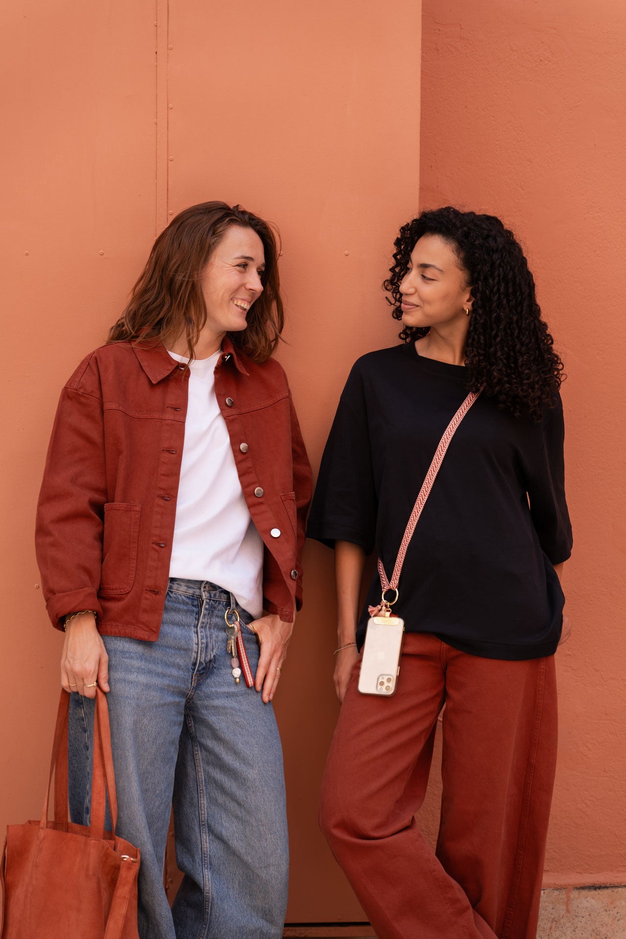 phonechain band - ZAHRA - red clay
