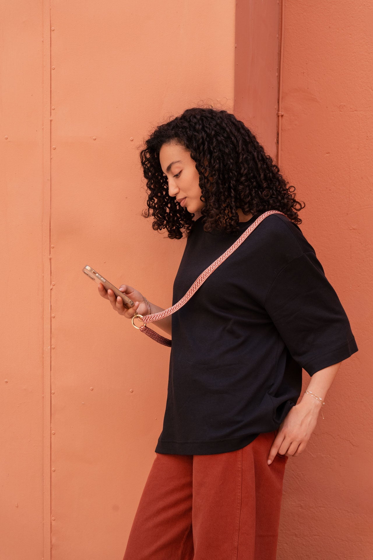 phonechain band - ZAHRA - red clay