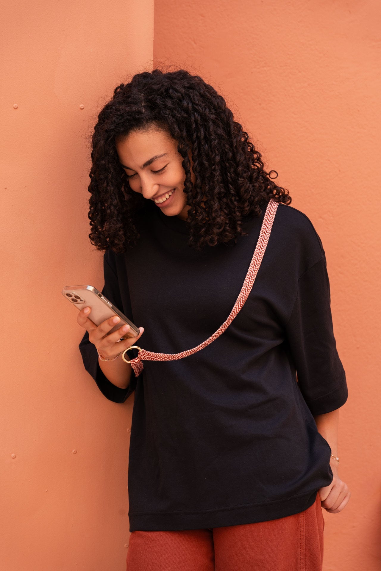 phonechain band - ZAHRA - red clay