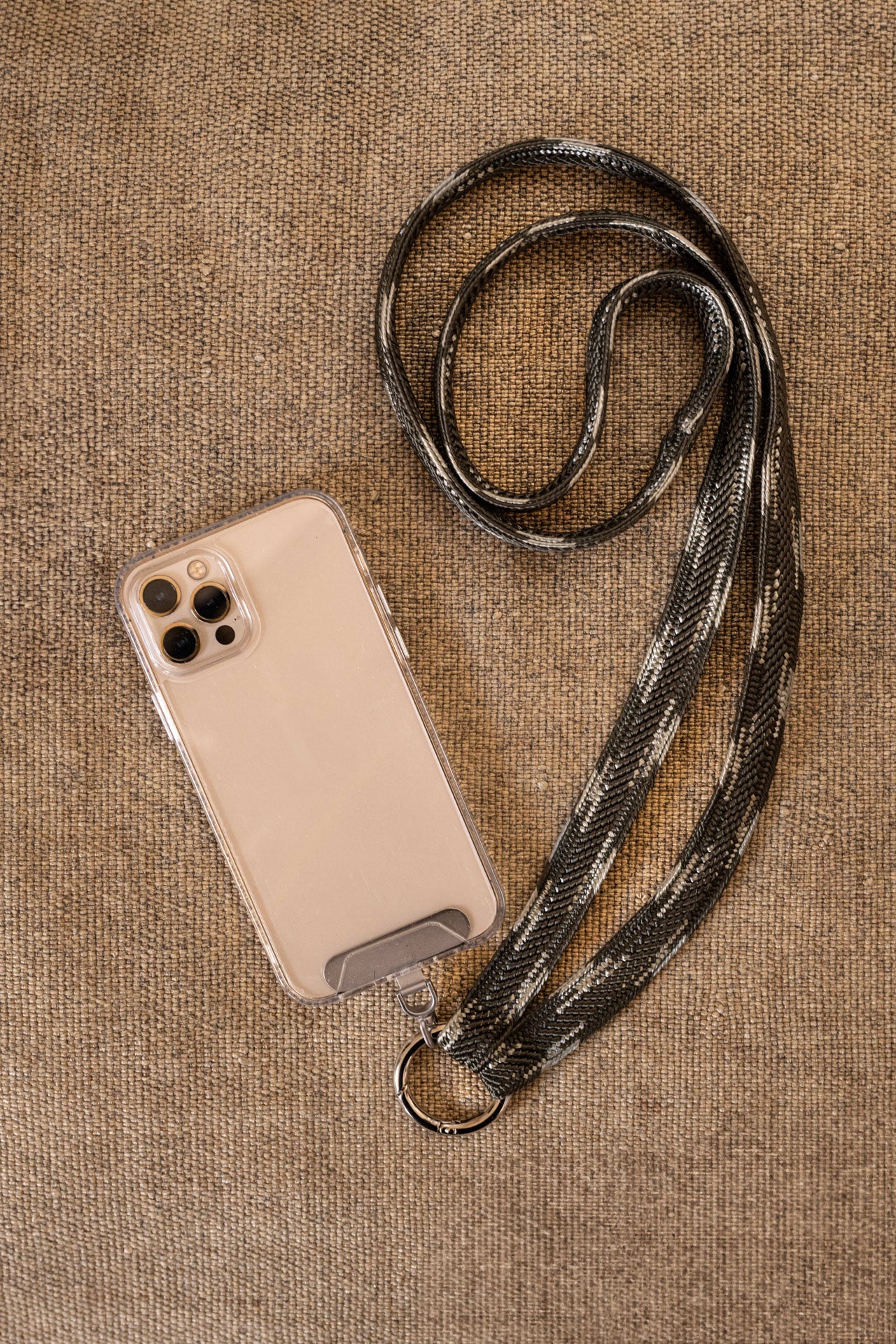 phonechain band - ZAHRA - artichoke