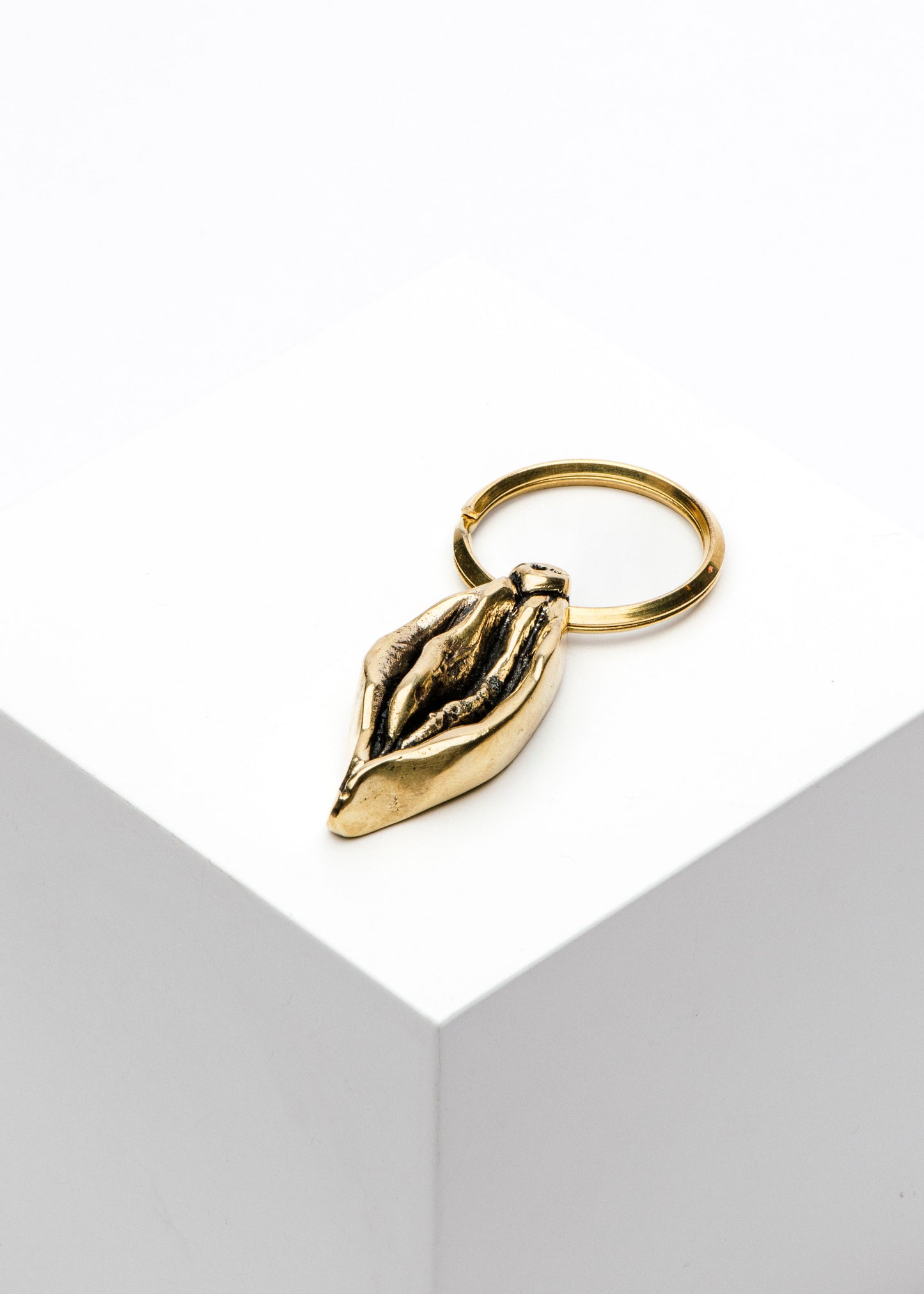 key pendant - MOUNA - vulva